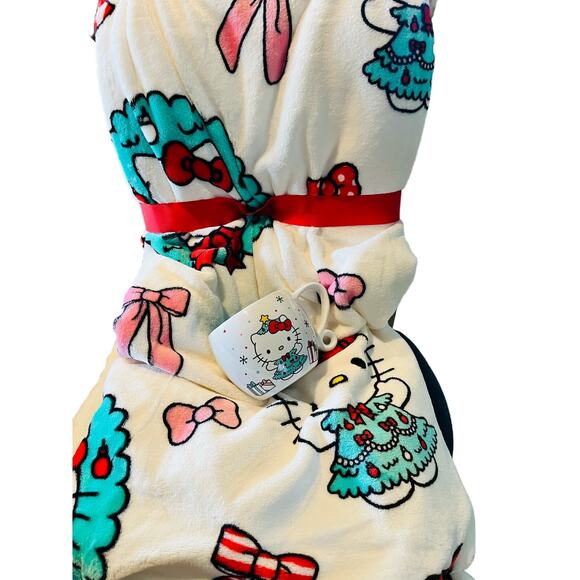 Hello Kitty Christmas 2 pack throws one pink and one white with matching coffee - Picture 6 of 12
